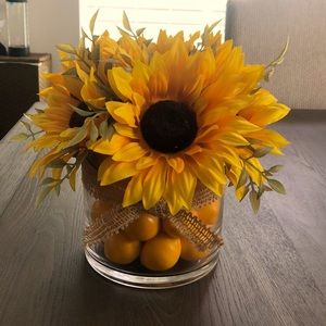 Cheery and bright decorative centerpiece